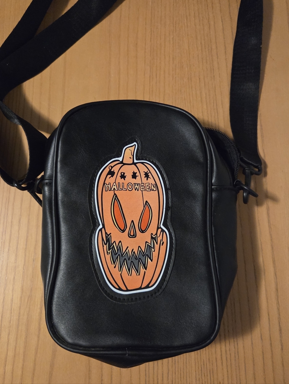 Black Men’s Crossbody Bag with Orange Halloween Pumpkin Patch